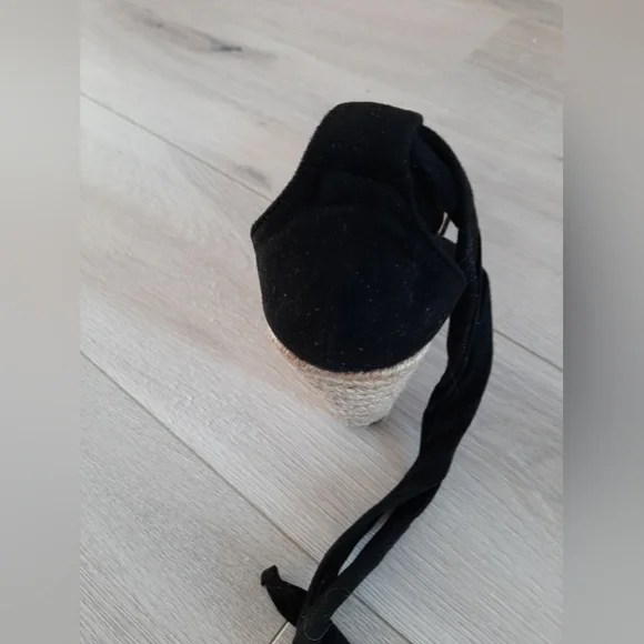 Sandals - Picture 3 of 4